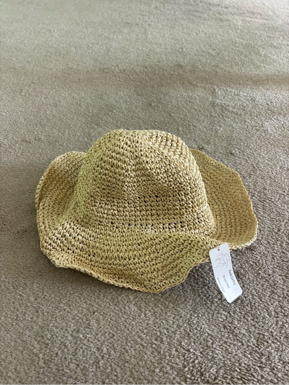 Yarn beach hat
